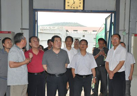 市人大副主任杨建平一行在我县进行环保执法大检查 市人大副主任杨建平一行在我县进行环保执法大检查